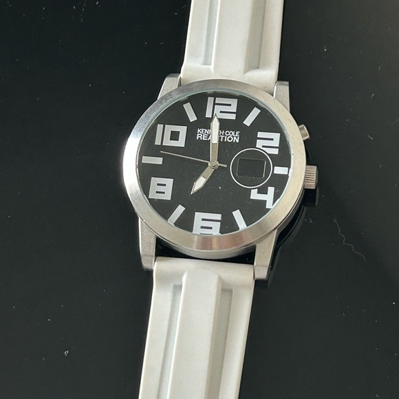 2 Kenneth Cole Reaction Mens Silicone Watches - Picture 3 of 6